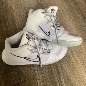 Nike Kyrie youth basketball shoes youth size 5